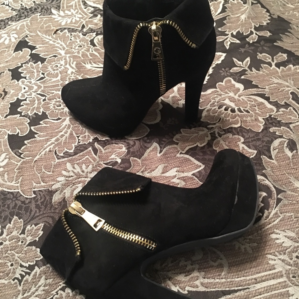 GUESS Booties